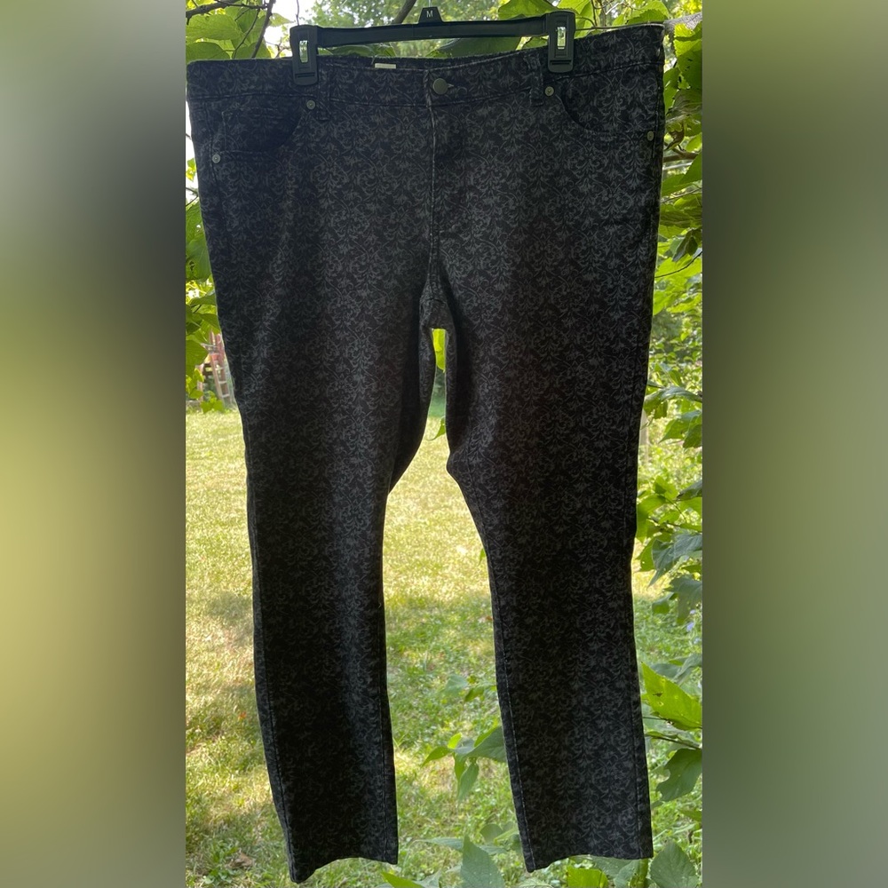 Mossimo Women's Size 18 Skinny Black Denim Jeans With Grey Jambe Moulante